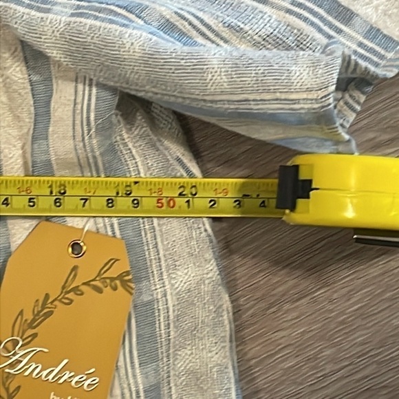 Andree By Unit Women’s Cropped Off Shoulder Top Large Blue Cream Chambray Cotton - Picture 11 of 11